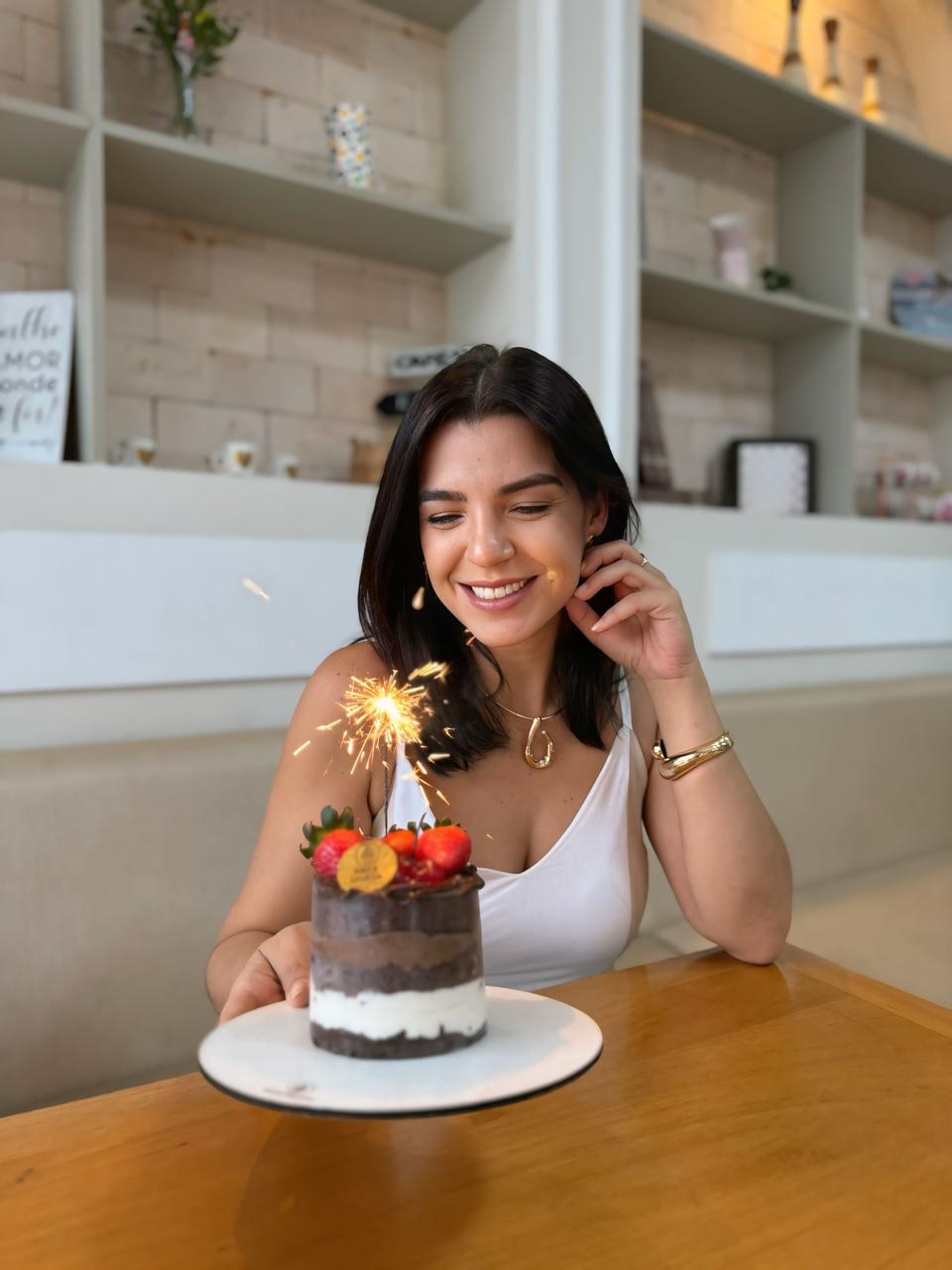 Laís — estilista da Le.Poá — apresentando look